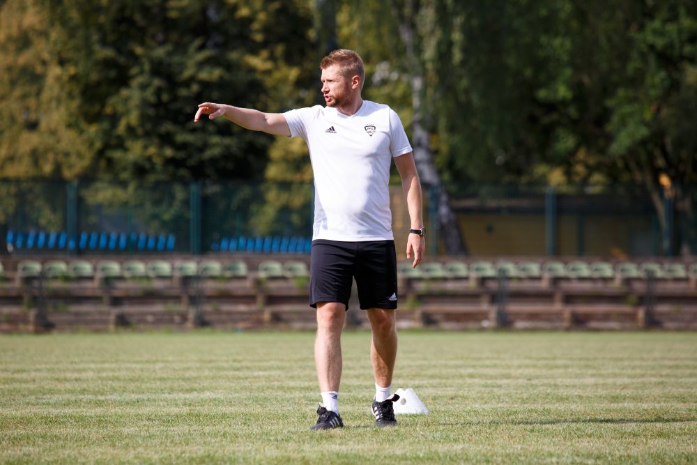 Kim jest założyciel projektu Professional Football Group – trener Karol Kowalski?